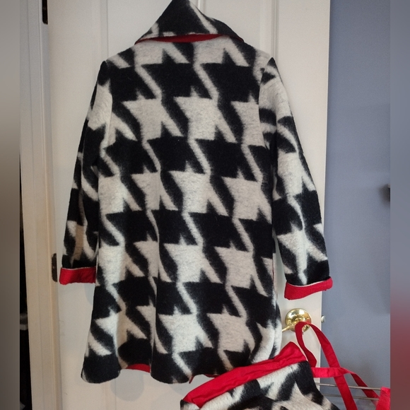 Coat Red/black/ white / Reversible. Lightweight. Matching satchel. 2 Pc. - Picture 8 of 8